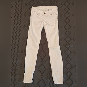 White skinny jeans